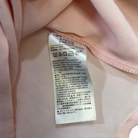 Banana Republic off the should blouse in light pink size Petite Small - Picture 4 of 10